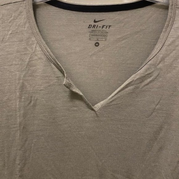 Nike women's long-sleeved Dri-Fit - Picture 2 of 3